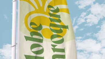 Vertikale Fahne für das Globe Baroque Sommerfestival im Globe Neuss