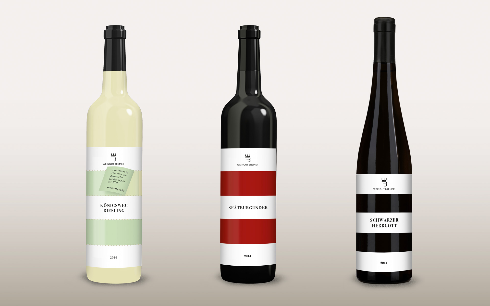 Flaschen mit neu gestalteten Etiketten für das Weingut Bremer