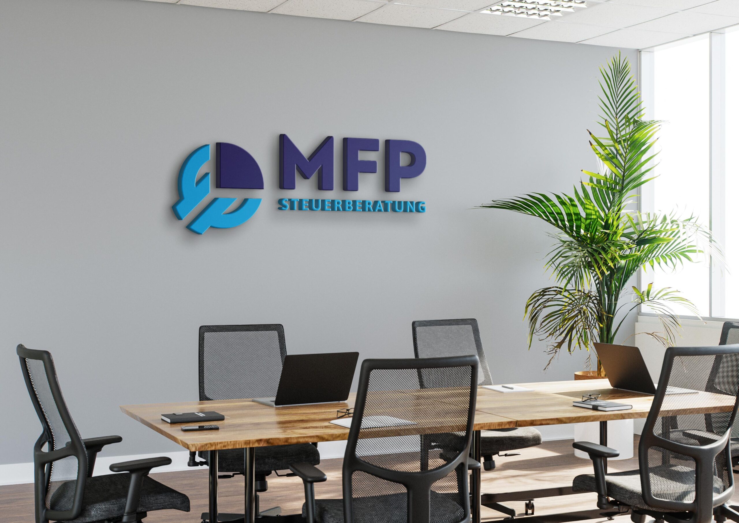 Logo für MFP Steuerberatung an der Wand – von Studio Robin Frank