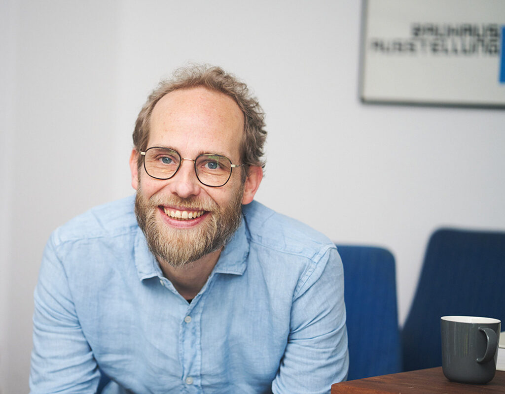 Portrait-Foto von Robin Frank in seinem Studio – by Constantin Ranke Fotografie