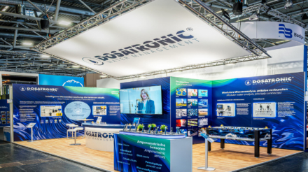 Dosatronic Messestand auf der IFAT 2026 - Gestaltet von Studio Robin Frank - Foto von cream digital pictures